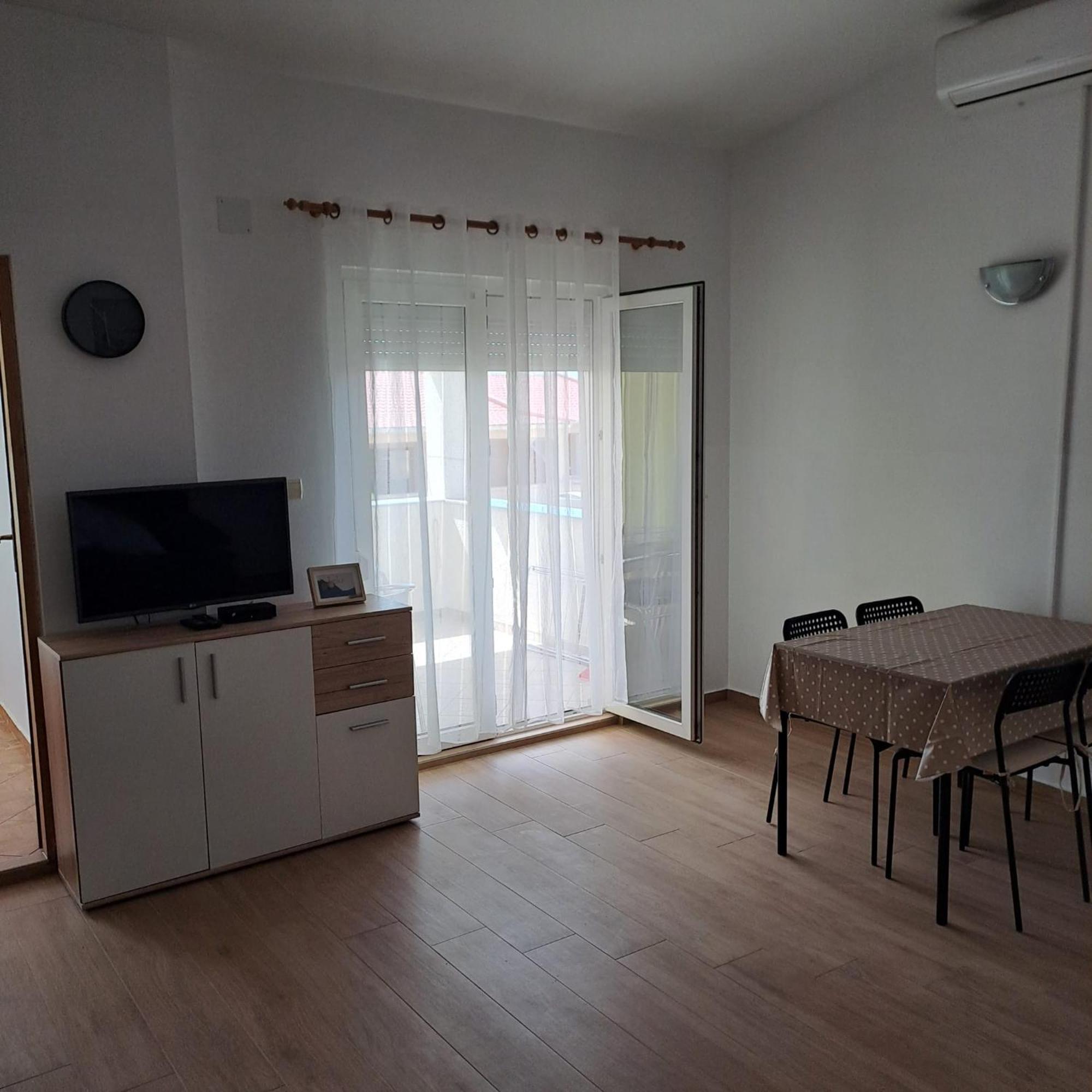 Apartments Cecilija Povljana Εξωτερικό φωτογραφία